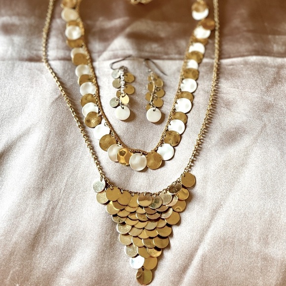 White and Gold Discs & Gold Waterfall Necklace with Dangle White & Gold Earrings - Picture 1 of 9